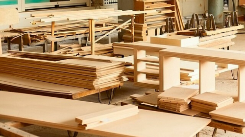 Investor interested in furniture industry
